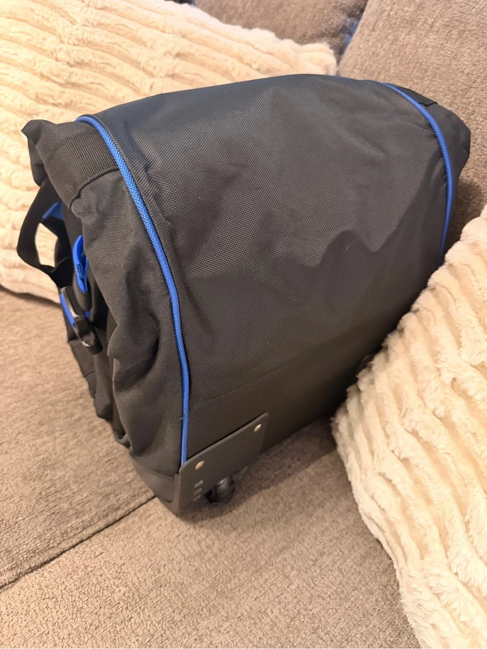 Brand new Zeemo Black and Blue golf traveling bag